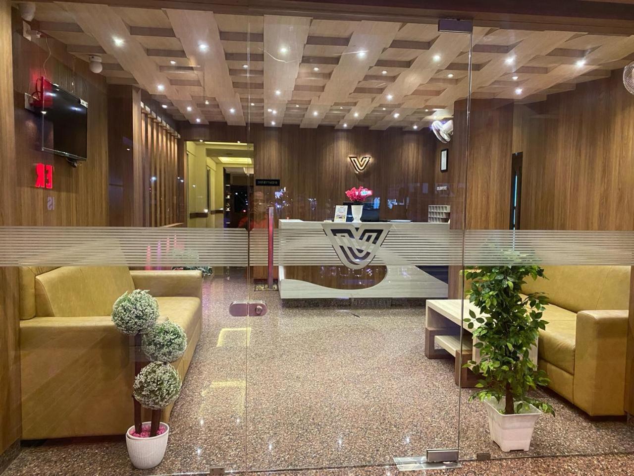 Vismaya Tower Guruvāyūr Extérieur photo
