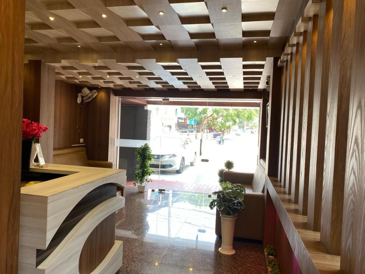 Vismaya Tower Guruvāyūr Extérieur photo